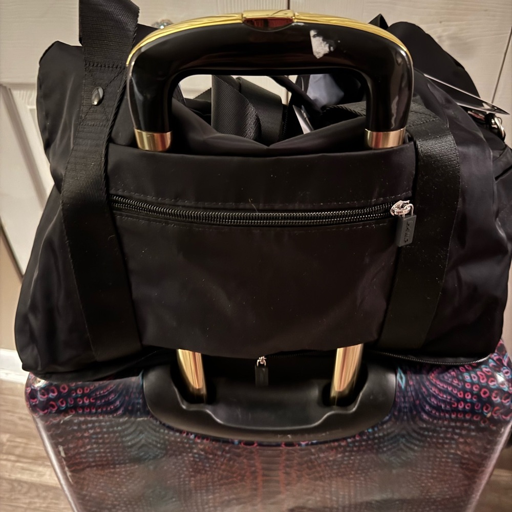 IHKWIP brand black duffle bag with small cosmetic bag.   NWT - Picture 14 of 15